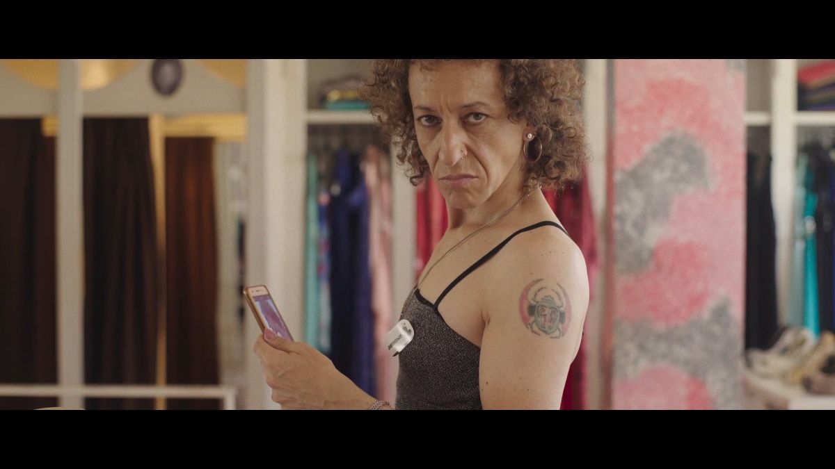 Crítica de "Cross Dreamers": Soledad Velasco y el descubriendo la feminidad oculta