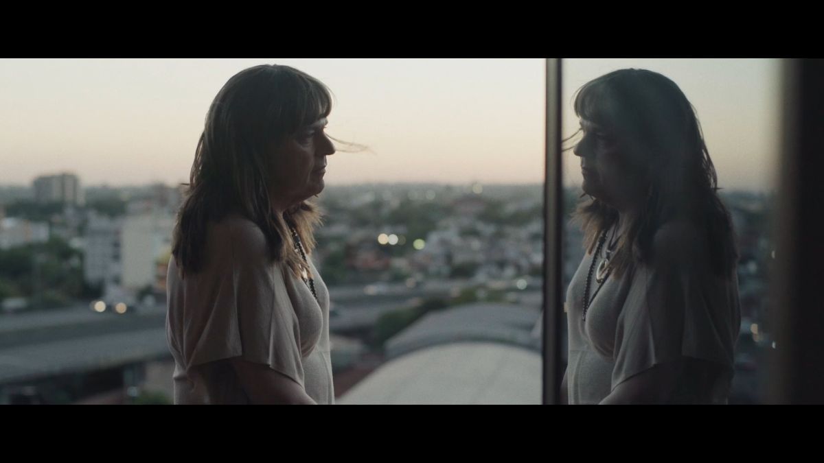 Crítica de "Cross Dreamers": Soledad Velasco y el descubriendo la feminidad oculta