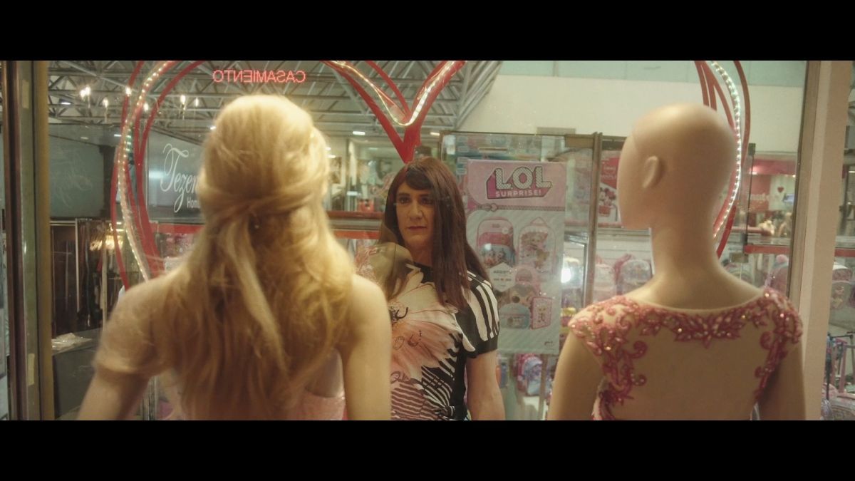 Crítica de "Cross Dreamers": Soledad Velasco y el descubriendo la feminidad oculta