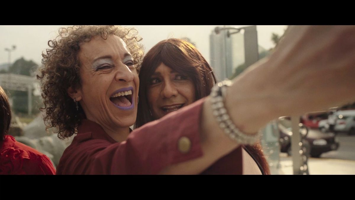 Crítica de "Cross Dreamers": Soledad Velasco y el descubriendo la feminidad oculta