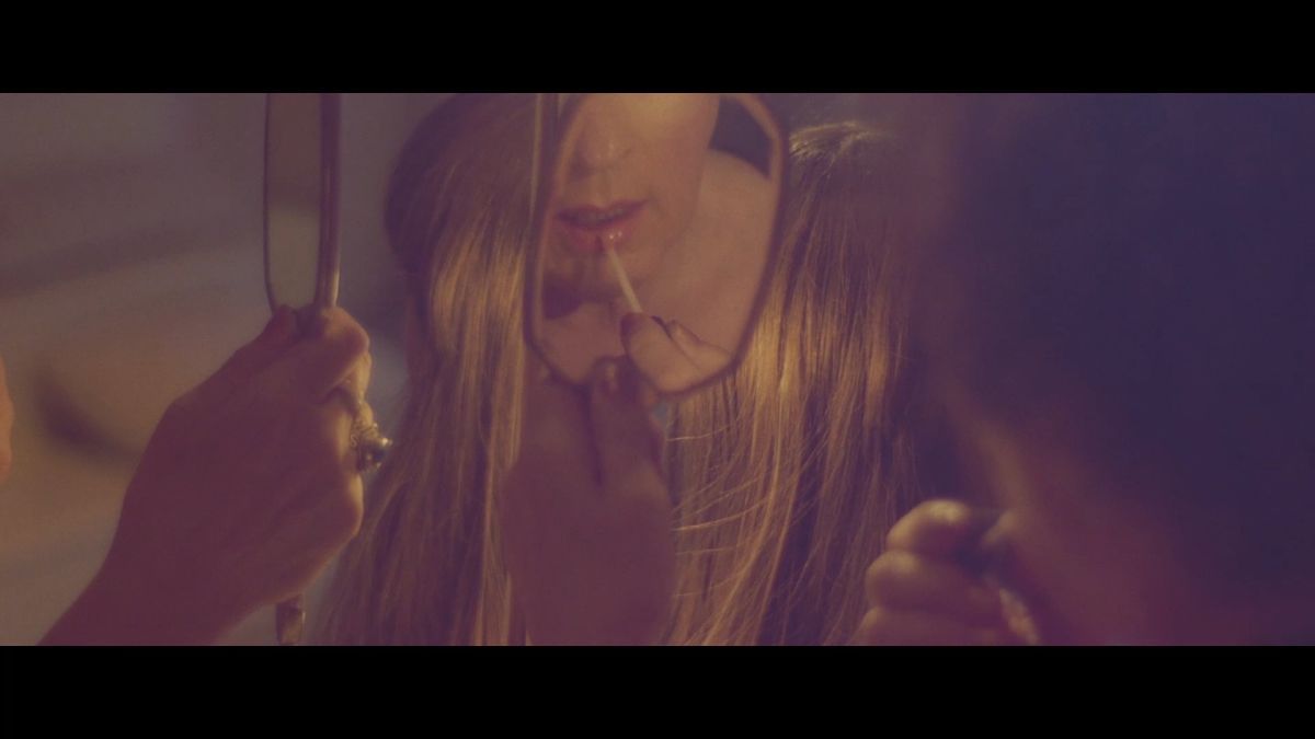 Crítica de "Cross Dreamers": Soledad Velasco y el descubriendo la feminidad oculta