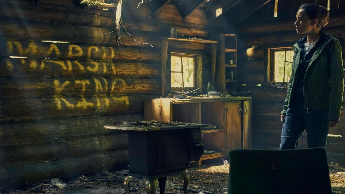 Crítica de "La hija del pantano": Daisy Ridley y una historia de supervivencia marcada por la figura paterna