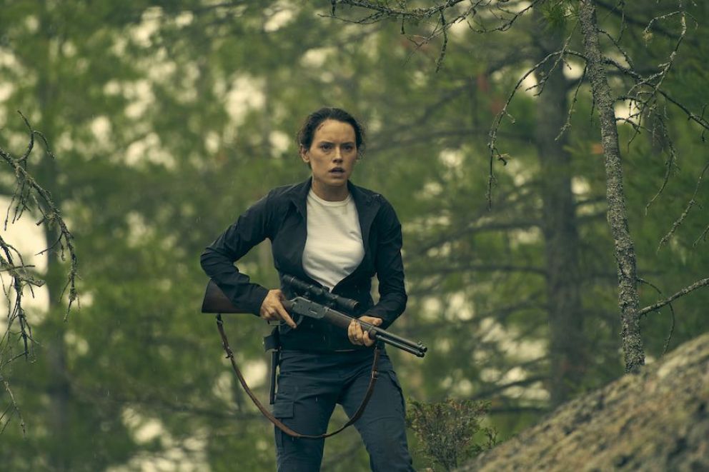 Crítica de "La hija del pantano": Daisy Ridley y una historia de supervivencia marcada por la figura paterna