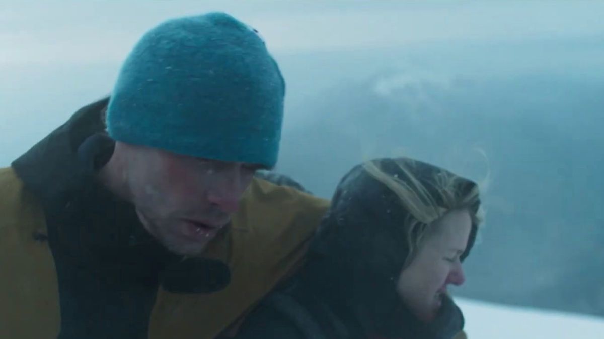 Crítica de "Tormenta mortal": Naomi Watts es una mujer ‘desesperada’ en la montaña