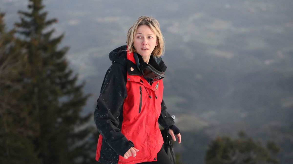 Crítica de "Tormenta mortal": Naomi Watts es una mujer ‘desesperada’ en la montaña