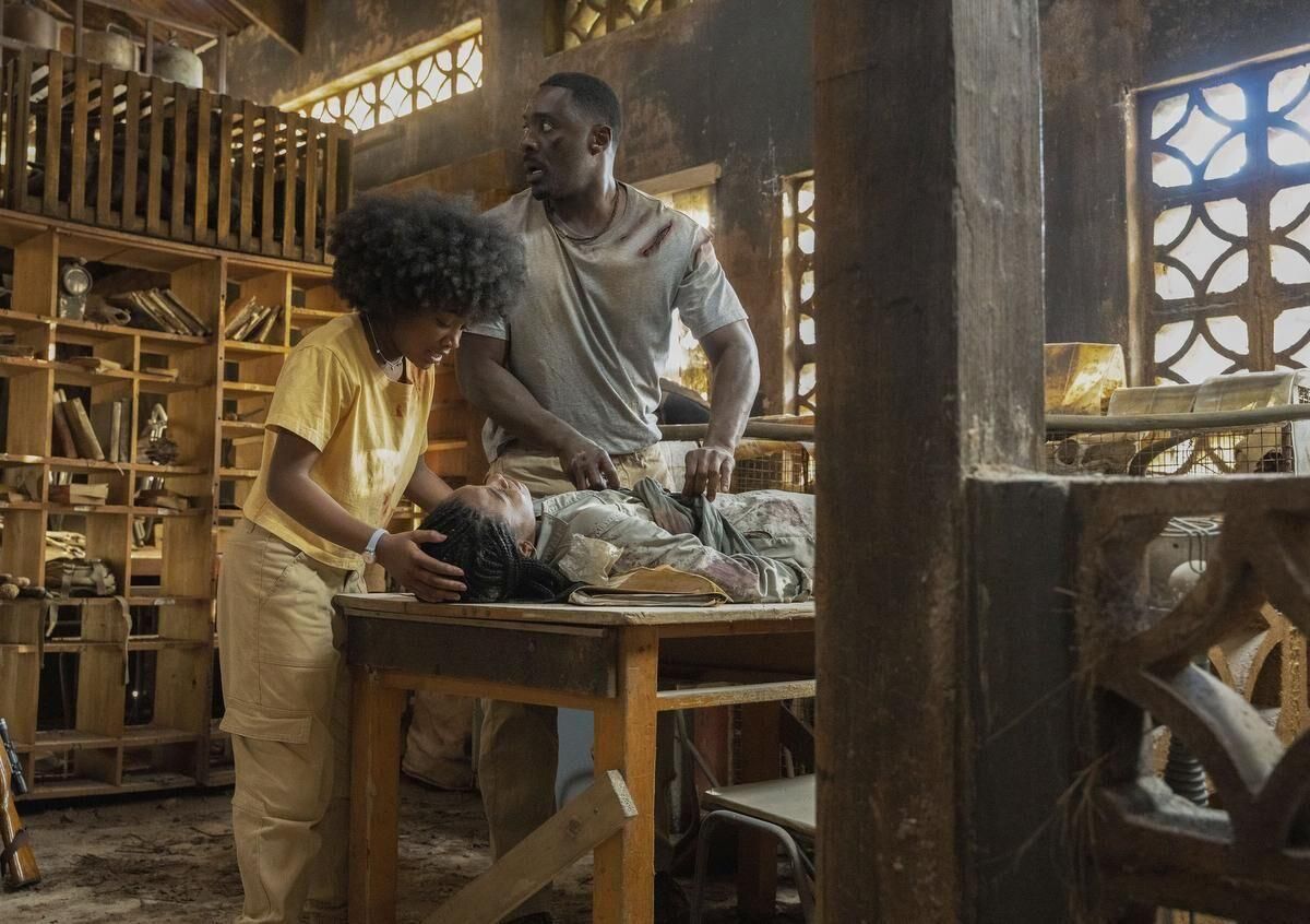 Crítica de “Bestia”: un león feo y malo contra Idris Elba