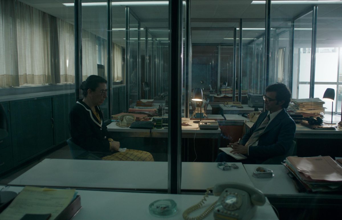 Crítica de "Corresponsal": Emiliano Serra y las crónicas desde las sombras del poder