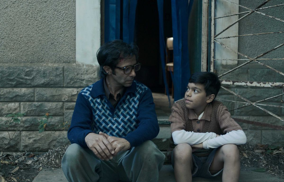 Crítica de "Corresponsal": Emiliano Serra y las crónicas desde las sombras del poder