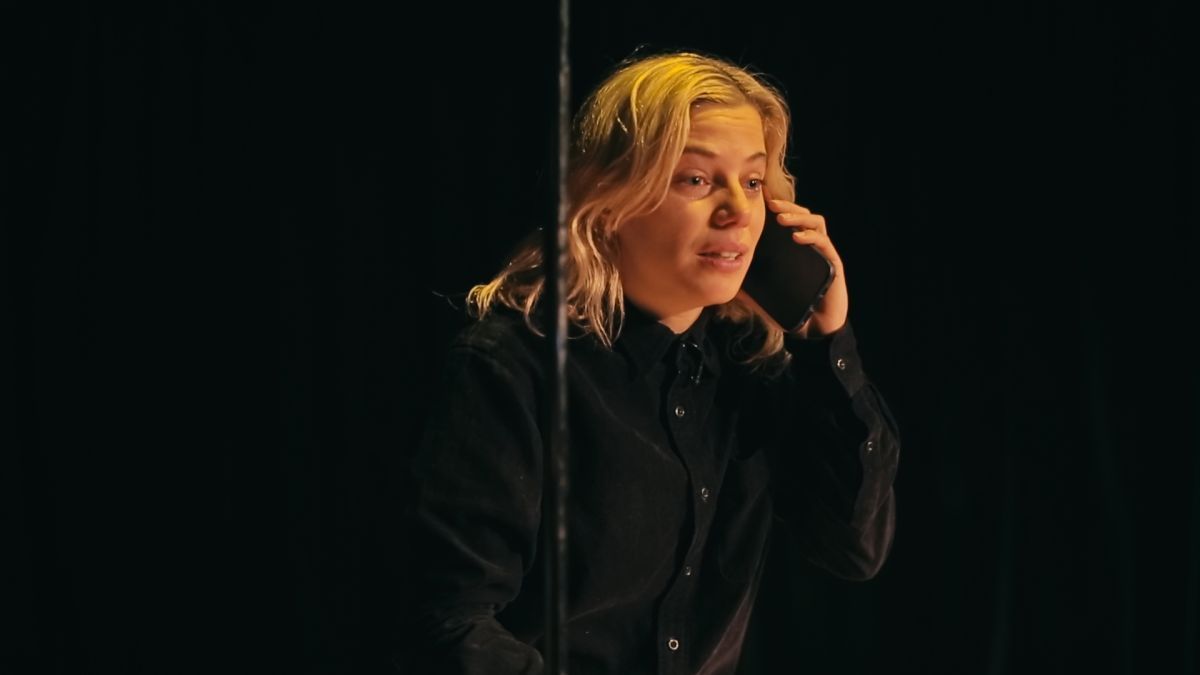 Justina Bustos: “sola en el paraíso”, acompañada en la pantalla grande