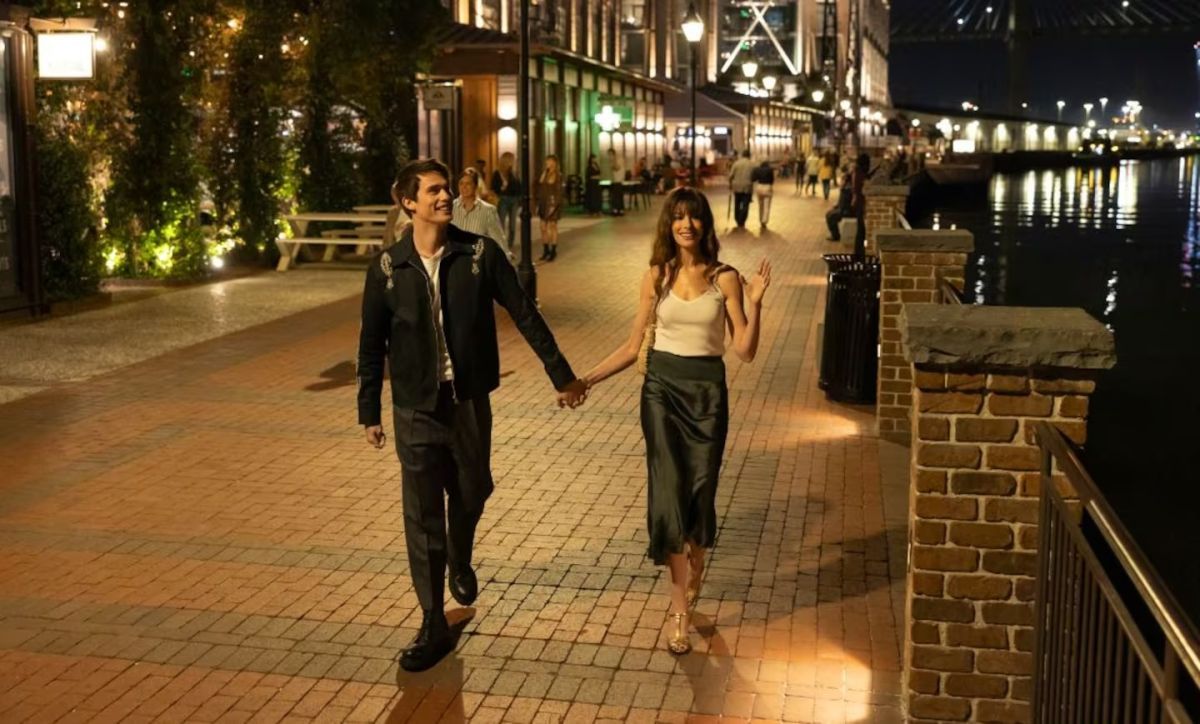 Crítica de "La idea de ti": Anne Hathaway con un novio cantante veinte años menor