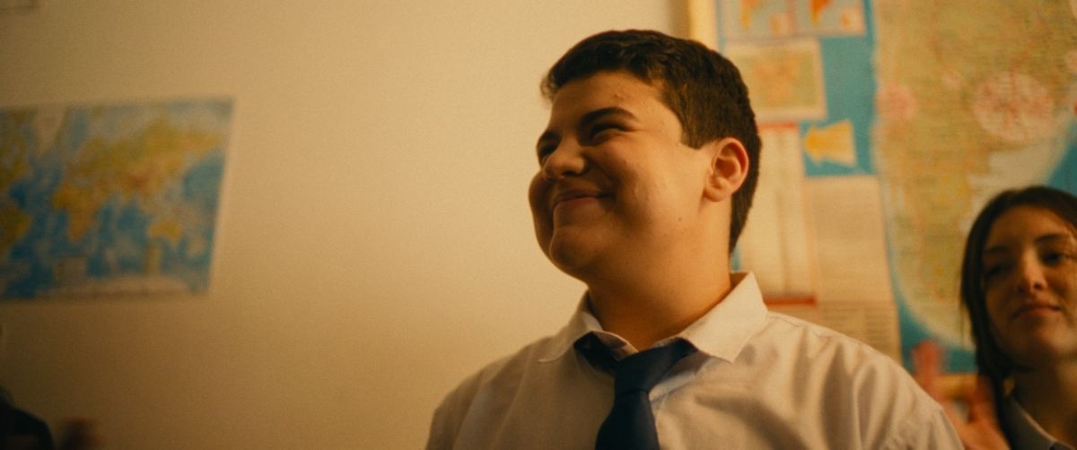 Crítica de  "Cómo copiarse en un examen": La odisea de cinco adolescentes en busca de un milagro