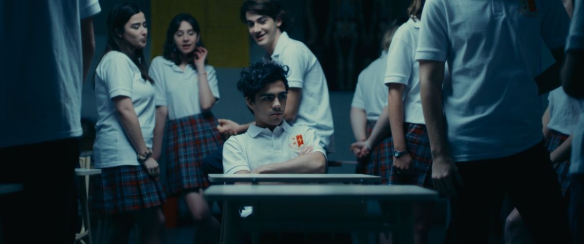 Crítica de  "Cómo copiarse en un examen": La odisea de cinco adolescentes en busca de un milagro