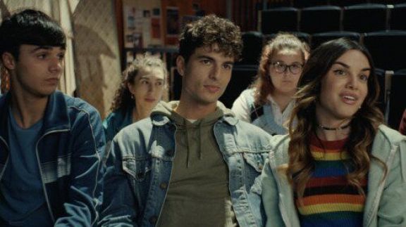 Crítica de "Ser o no ser": La serie española que desafía la transfobia en la adolescencia