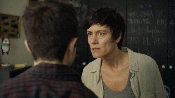 Crítica de "Ser o no ser": La serie española que desafía la transfobia en la adolescencia
