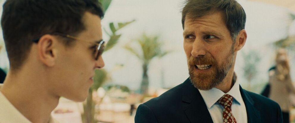 Crítica de "El correo": Arón Piper en un thriller electrizante que golpea con fuerza en la corrupción del pasado y presente