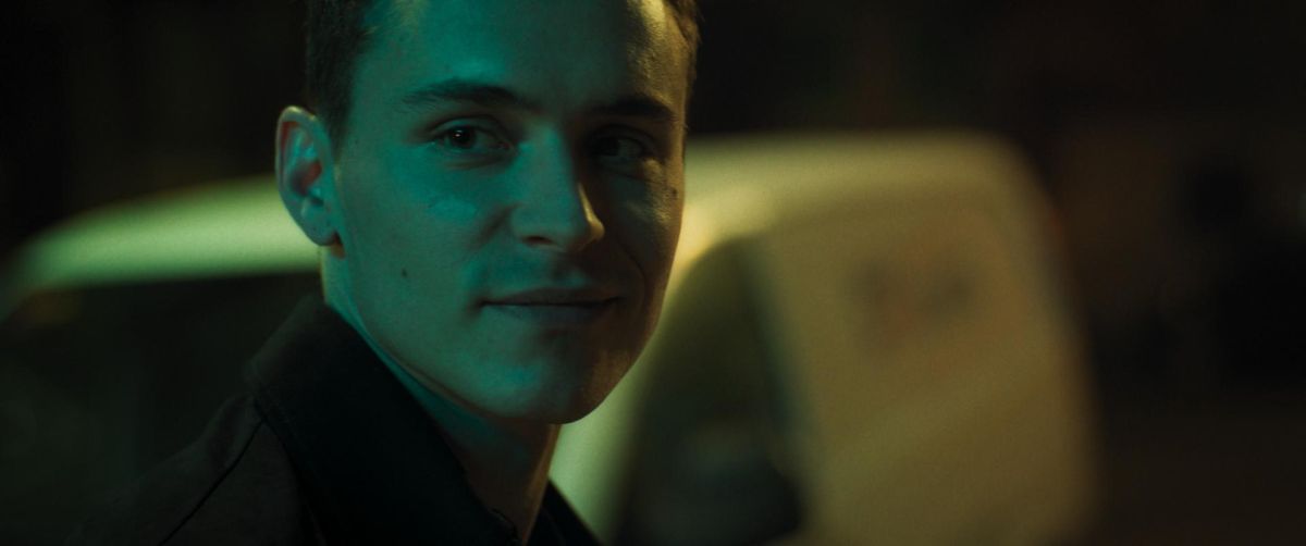 Crítica de "El correo": Arón Piper en un thriller electrizante que golpea con fuerza en la corrupción del pasado y presente