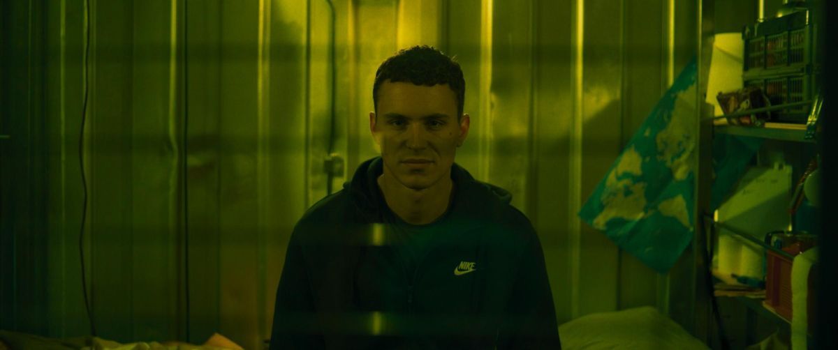 Crítica de "El correo": Arón Piper en un thriller electrizante que golpea con fuerza en la corrupción del pasado y presente