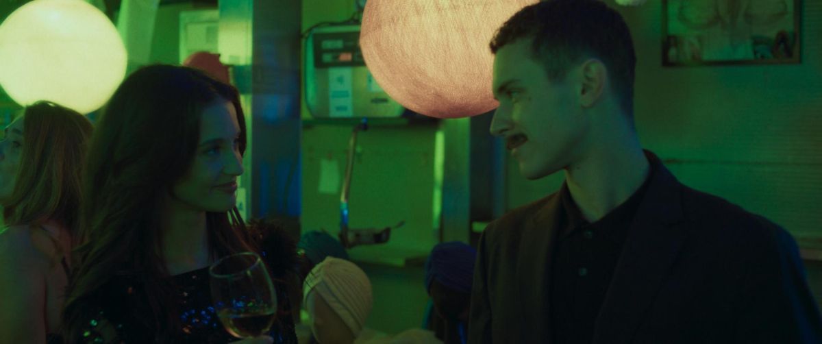 Crítica de "El correo": Arón Piper en un thriller electrizante que golpea con fuerza en la corrupción del pasado y presente