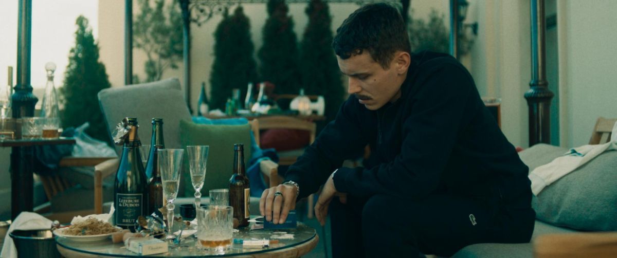 Crítica de "El correo": Arón Piper en un thriller electrizante que golpea con fuerza en la corrupción del pasado y presente