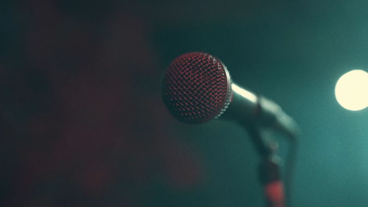 Crítica de "Cenizas y diamantes": Una oda al legado de Don Cornelio y la Zona