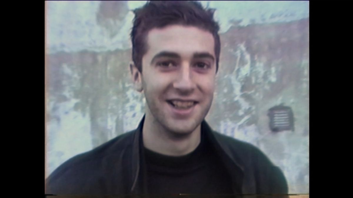 Crítica de "Cenizas y diamantes": Una oda al legado de Don Cornelio y la Zona