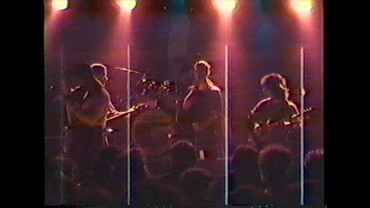 Crítica de "Cenizas y diamantes": Una oda al legado de Don Cornelio y la Zona