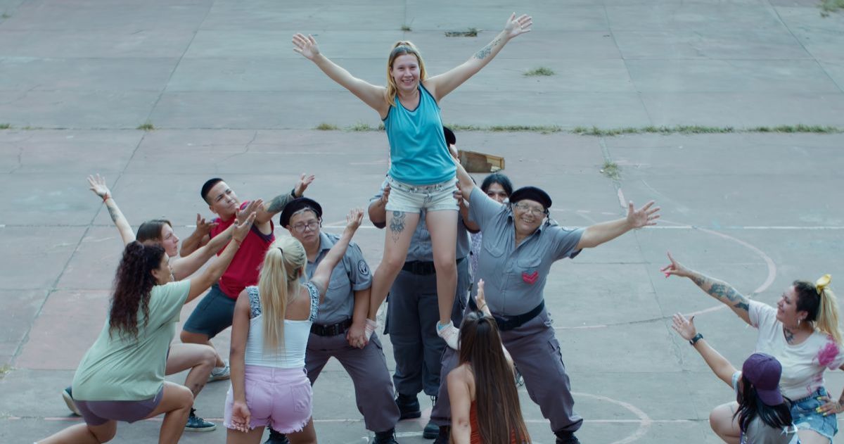 Crítica de "Reas": Lola Arias y la búsqueda de la libertad en la sinfonía de la prisión