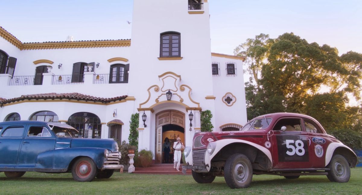 Crítica de “Las corredoras”: Carola Reyna y Diego Capusotto en el inconfundible universo de Néstor Montalbano