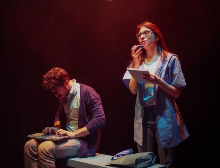 Michel Hersch y Sabrina Samiter protagonizan entrañables encuentros musicales en eclécticos lugares 