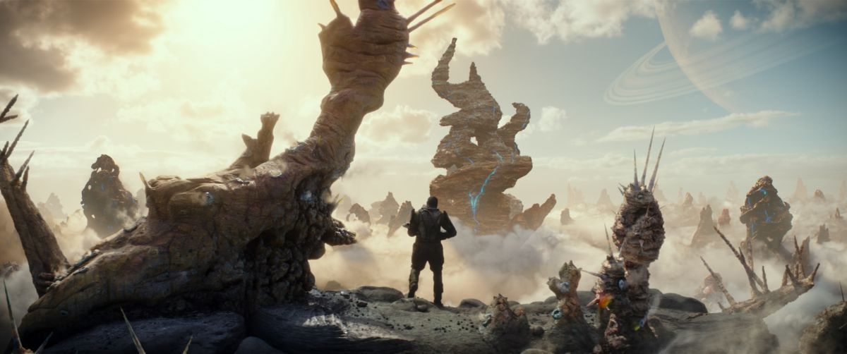 Crítica de "Atlas": Jennifer López contra la (des)inteligencia artificial