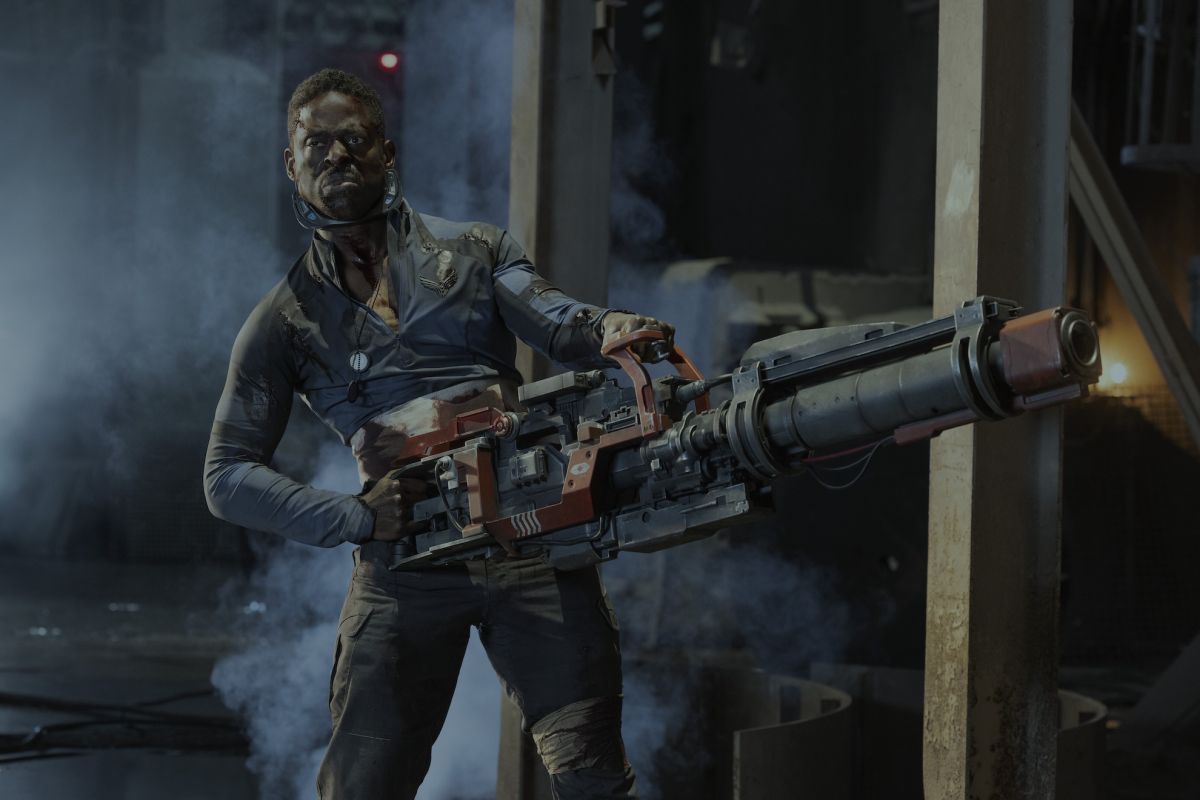 Crítica de "Atlas": Jennifer López contra la (des)inteligencia artificial