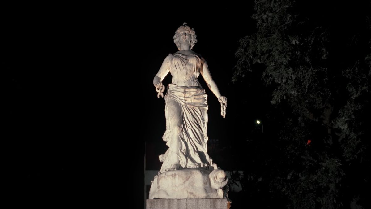 Crítica de "Yakuman: Hacia donde van las aguas": Pedro Ponce Uda explora la historia de la ciudad de Tucumán