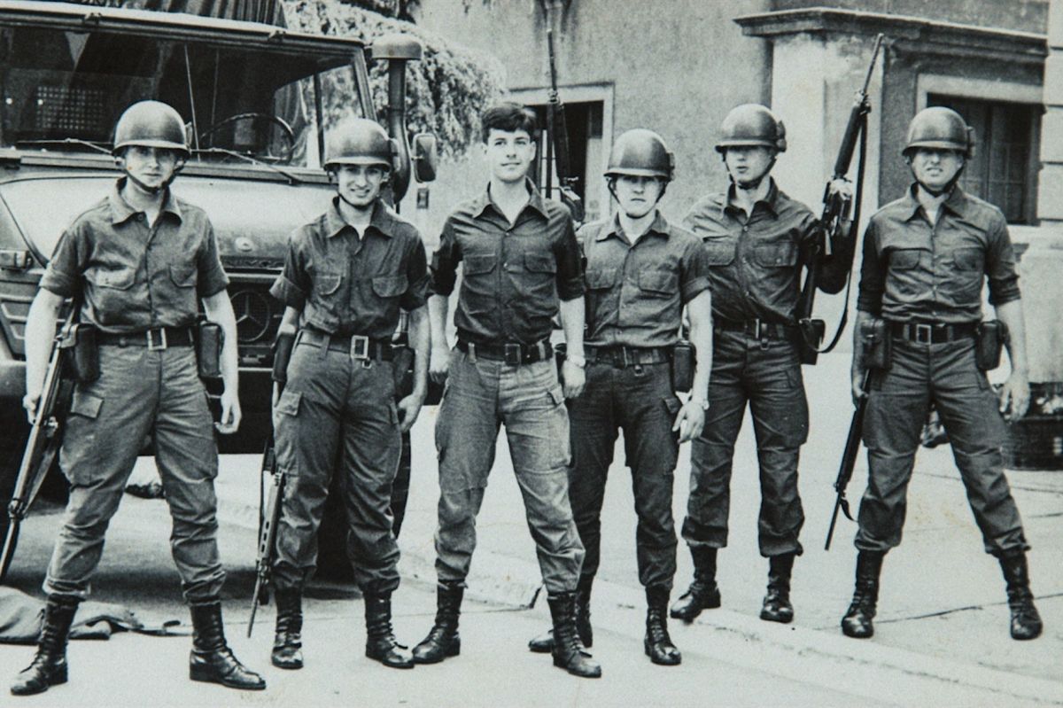 Crítica de "El cambio de guardia": Martín Farina y una grieta patriótica