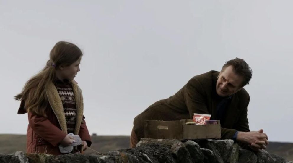 Crítica de “En tierra de santos y pecadores”: Liam Neeson pone orden en Irlanda