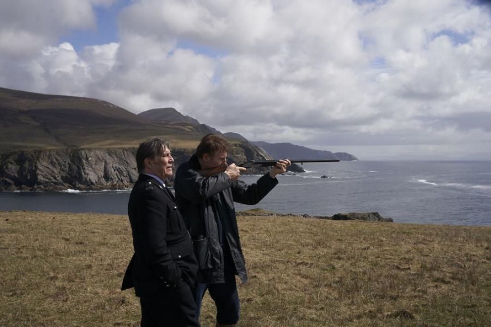Crítica de “En tierra de santos y pecadores”: Liam Neeson pone orden en Irlanda
