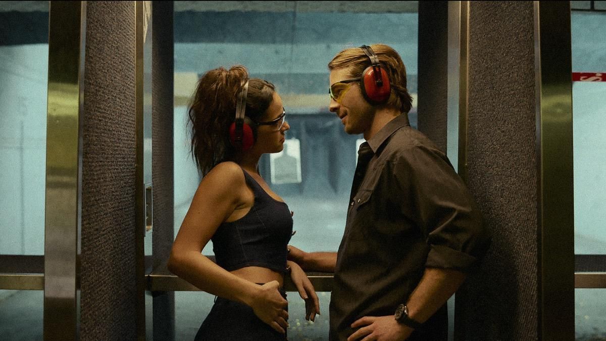 Crítica de "Cómplices del engaño (Hit Man)”: Richard Linklater entre la filosofía y el crimen