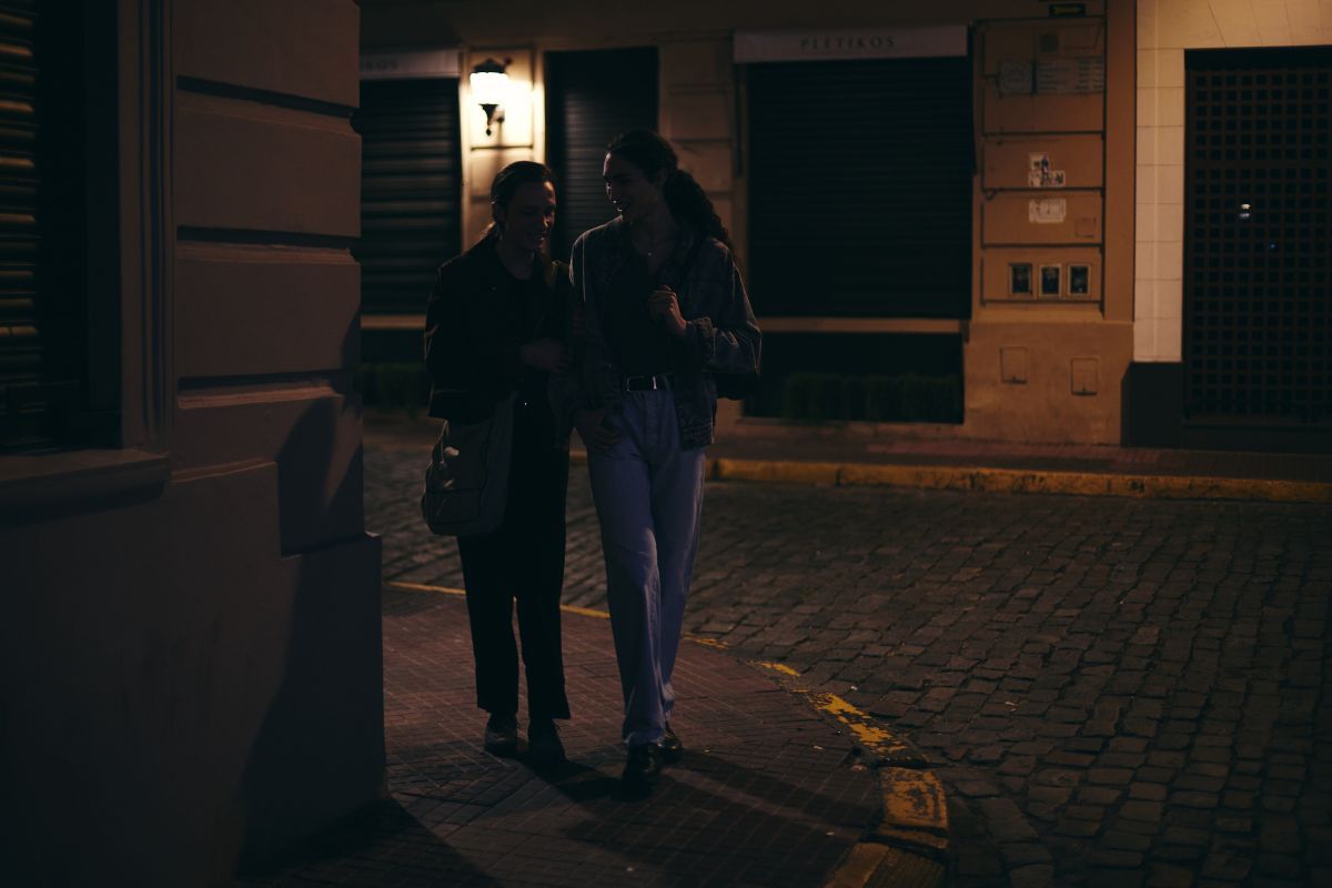 Crítica de “Cris Miró: Ella”: Un personaje que desafió los prejuicios sociales en los años noventa