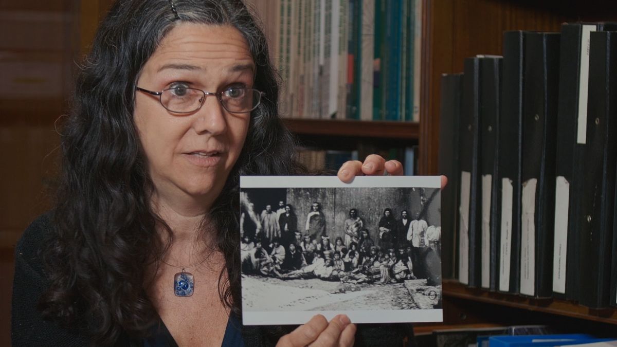 Crítica de “Jinetes de Roca”: Sebastian Díaz indaga en el carácter simbólico de los monumentos