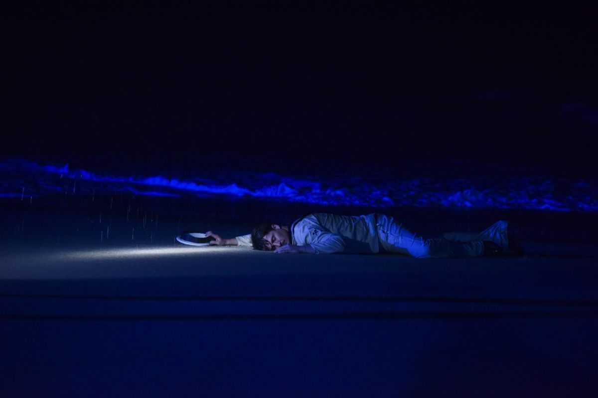 Crítica de "Naufragios": Un viaje íntimo en la costa del desencanto