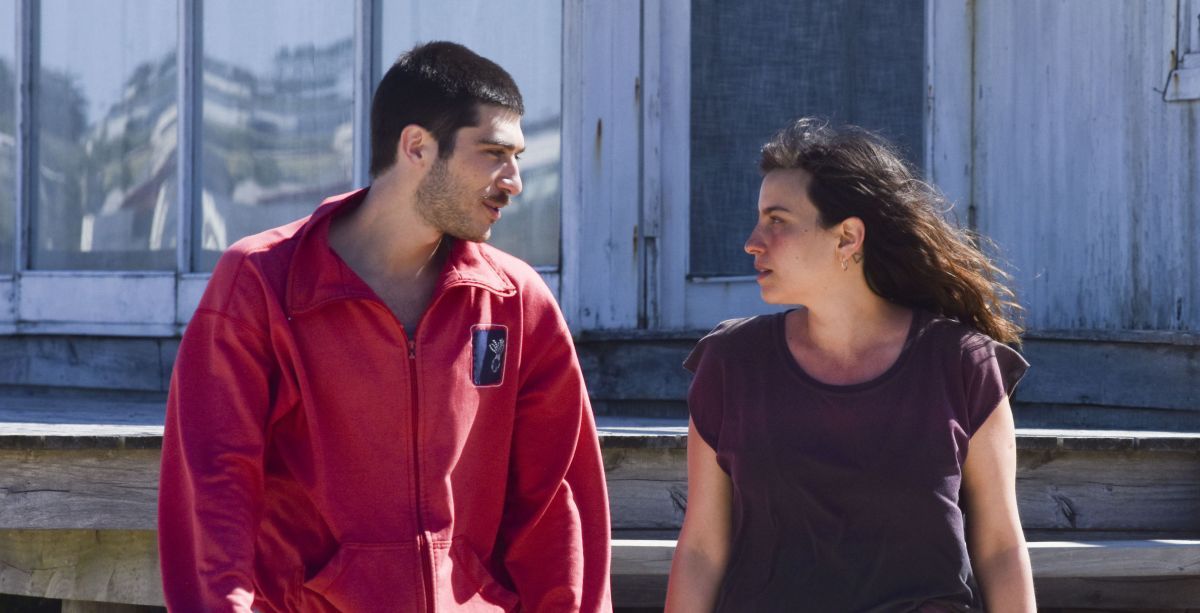 Crítica de "Naufragios": Un viaje íntimo en la costa del desencanto