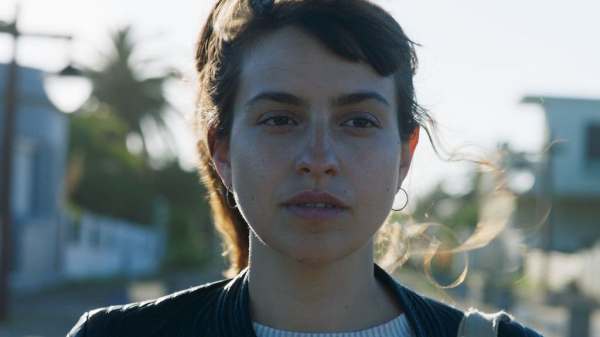 Crítica de "Naufragios": Un viaje íntimo en la costa del desencanto