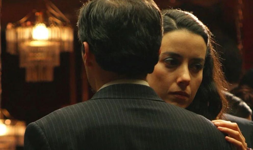 Crítica de "Párpados Azules": Un encuentro íntimo con la melancolía urbana