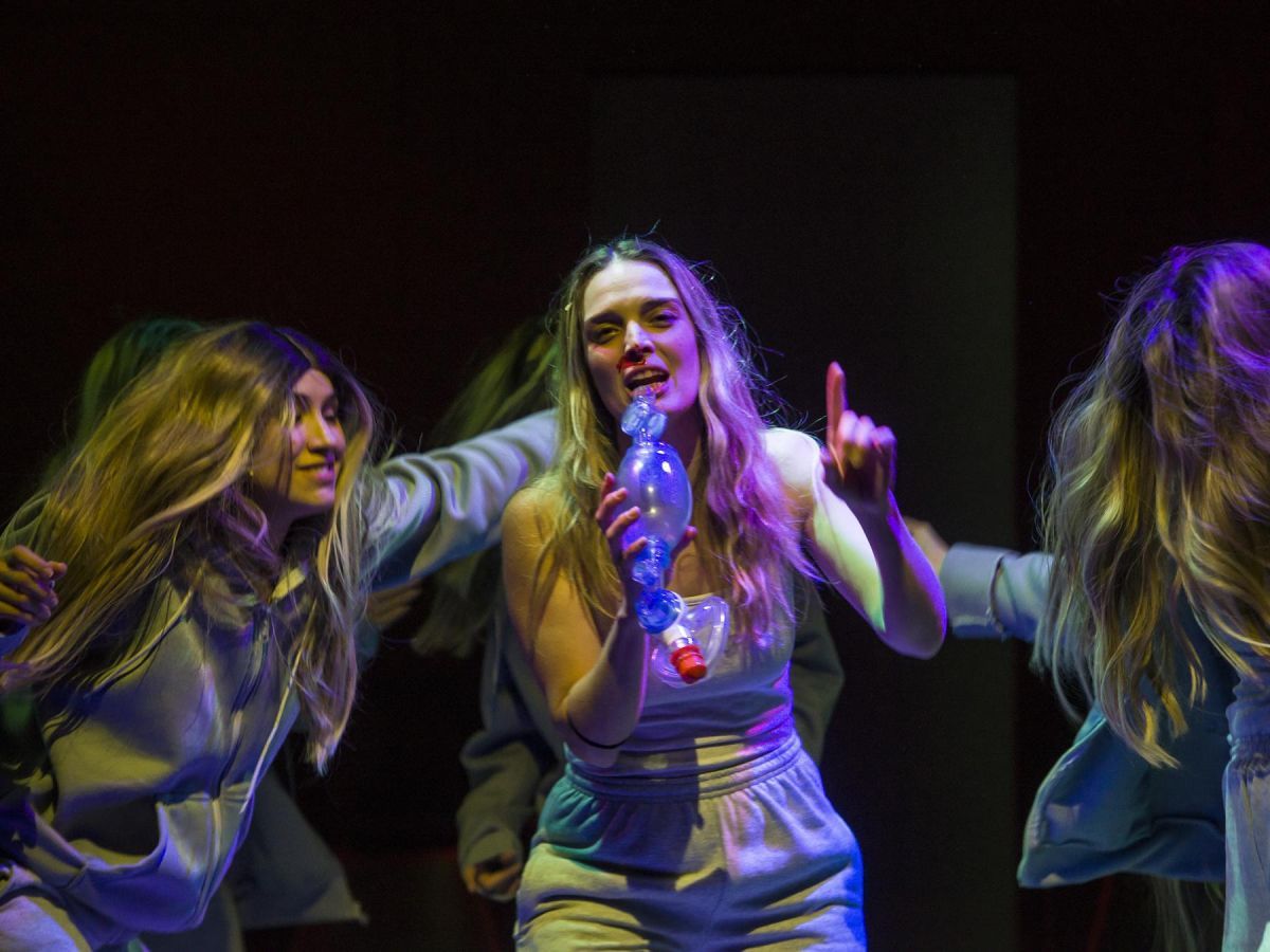 Florencia Otero al frente de una montaña rusa emocional que atraviesa “Personas, lugares y cosas” 