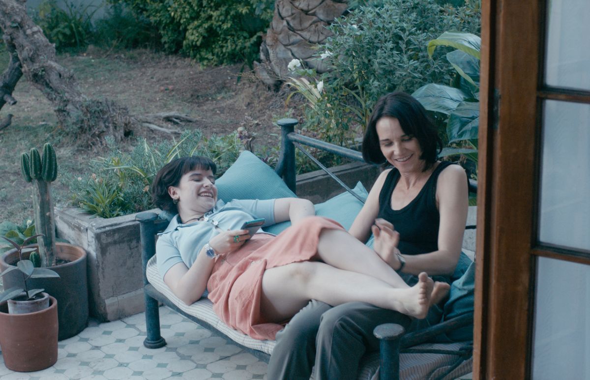 Crítica de "Quizás es cierto lo que dicen de nosotras": Una mirada al fanatismo religioso desde la intimidad familiar