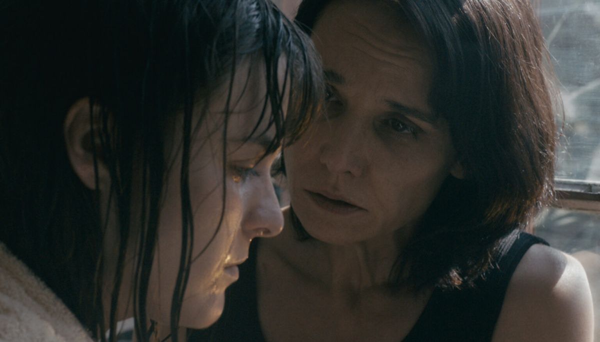 Crítica de "Quizás es cierto lo que dicen de nosotras": Una mirada al fanatismo religioso desde la intimidad familiar