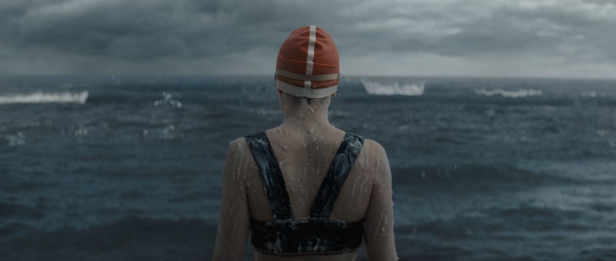 Crítica de “La joven y el mar”: Daisy Ridley contra las olas y el machismo