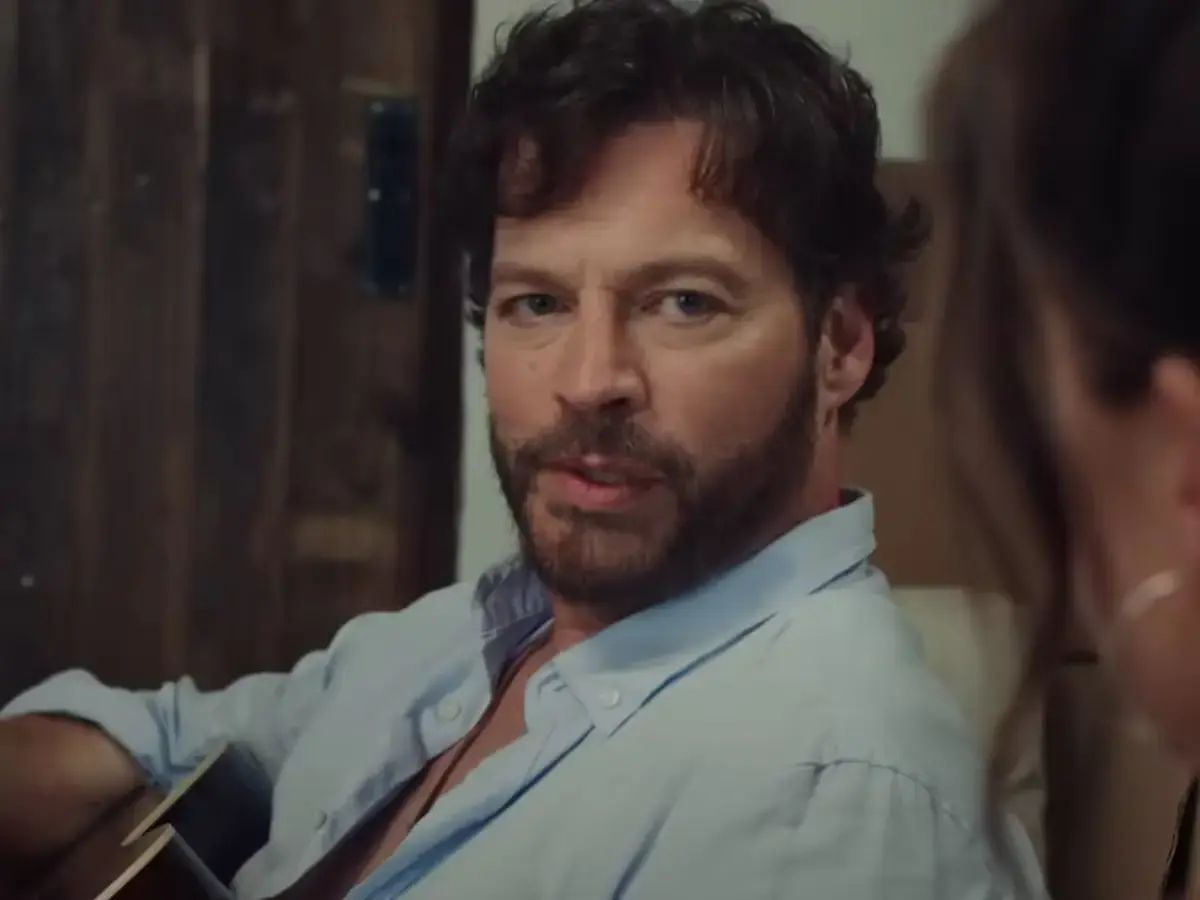 Crítica de "Al borde del abismo": Una historia musical predecible en hermosos paisajes, pero que carece de la magia de "Mamma Mia!"