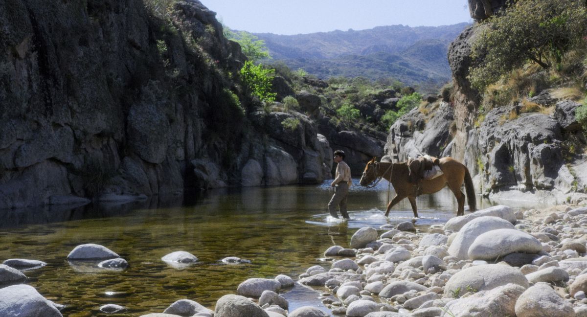 Crítica de "El escuerzo": Maldición y mitología en el corazón del campo argentino de la mano de Augusto Sinay