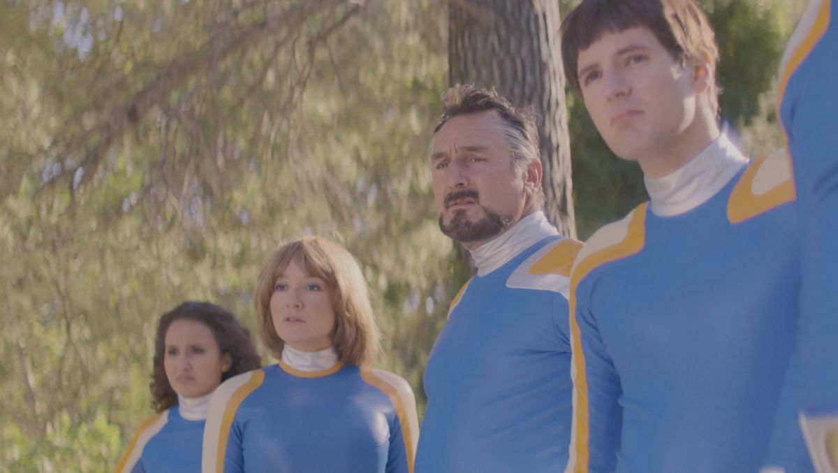 Crítica de “Fumar provoca tos”: Un viaje por el desconcertante imaginario de Quentin Dupieux 