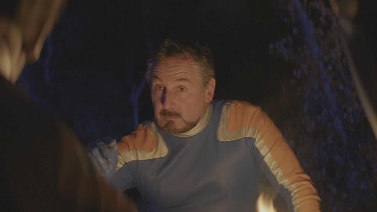 Crítica de “Fumar provoca tos”: Un viaje por el desconcertante imaginario de Quentin Dupieux 